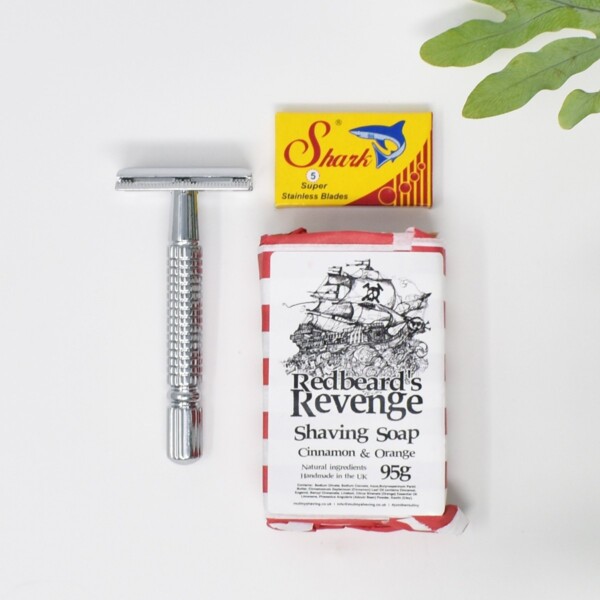 Mutiny Mini Safety Razor Kit With Cinnamon & Orange Shaving Soap And Blades