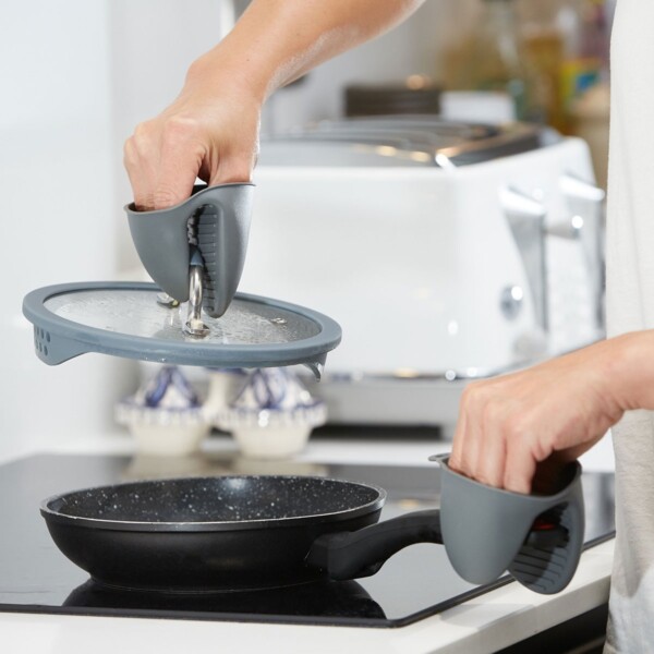 Oven Mini Mitts - Set of 2 - Image 3