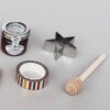 6 Luxury Christmas Crackers - Oak Leaves & Acorns - Image 4