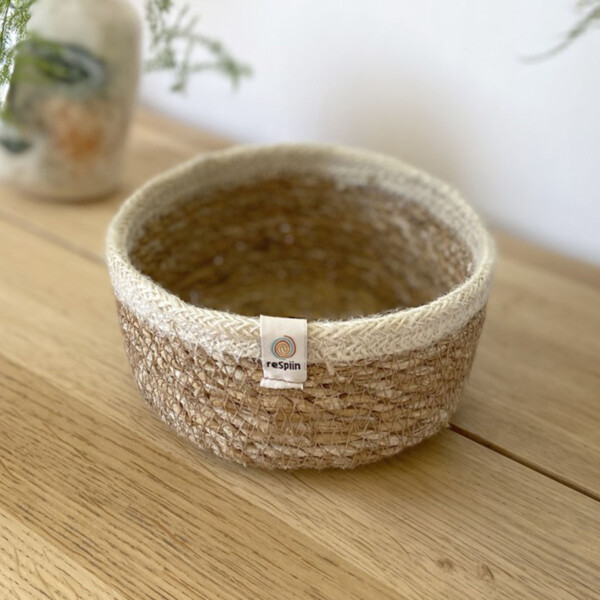 Shallow Seagrass & Jute Basket - Small - Natural/White - Image 2