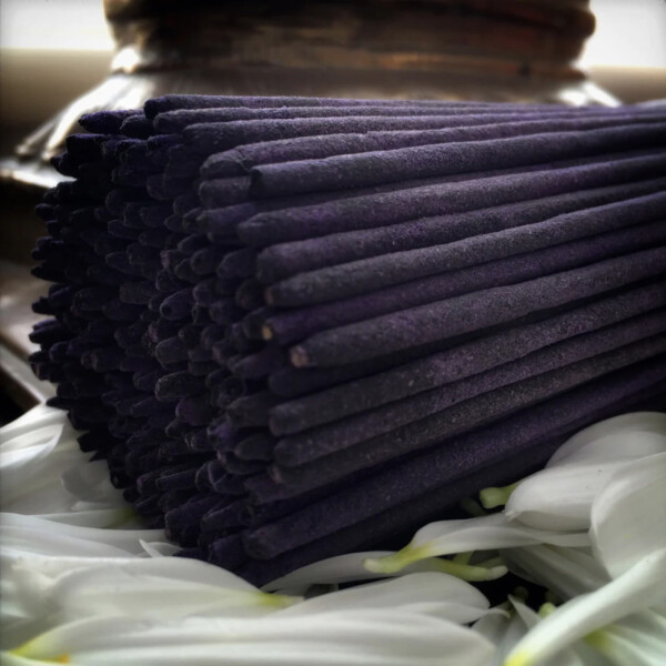 Blue Lotus Specialiste Hand Rolled Incense - 10 Sticks - Image 2