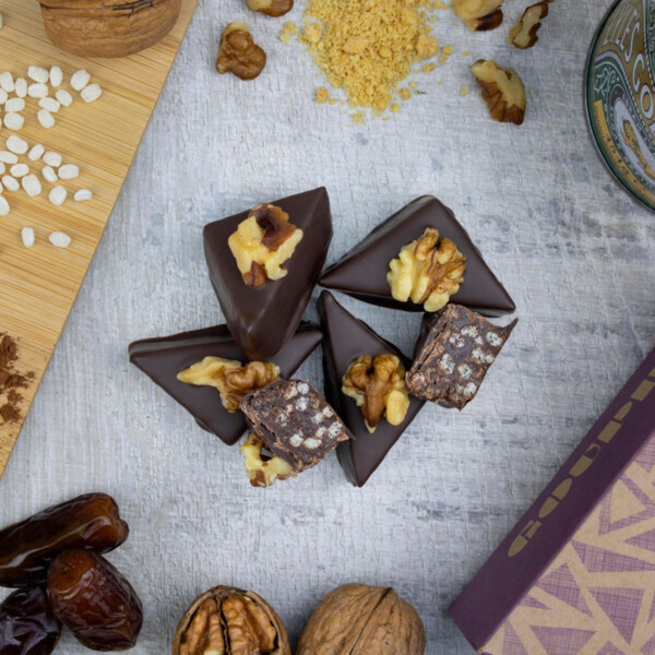 Date & Walnut Chocolate - 180g - Image 3