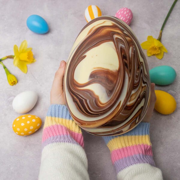 Giant Marbled Chocolate Easter Egg - 1250g - Image 3