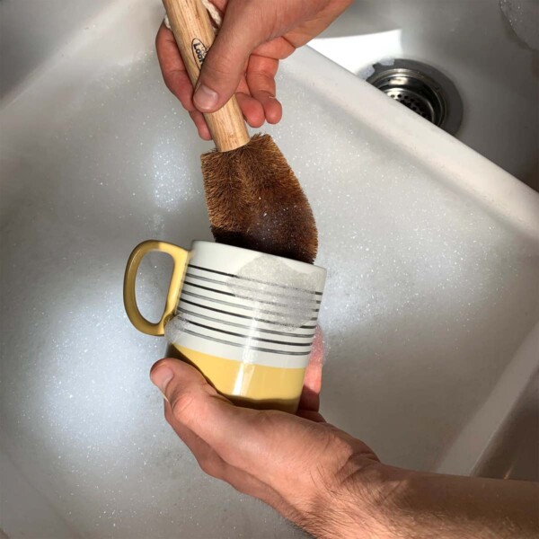 Coconut Dish Washing Brush With Wooden Handle - Image 2