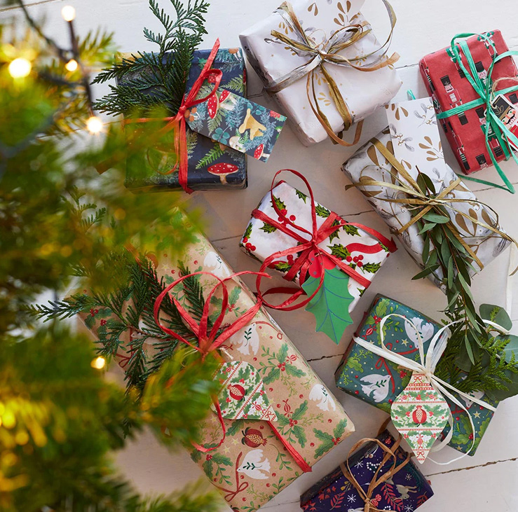 Holly Green Christmas Gift Tags - 8 Pack - Image 2